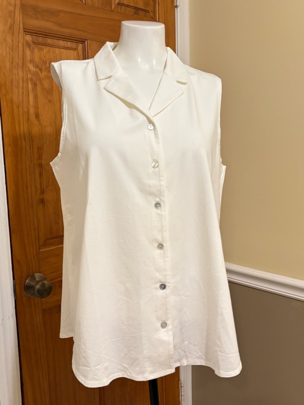 Wynne Layer Sleeveless Button-Down Collared Off White Top Sz.L
